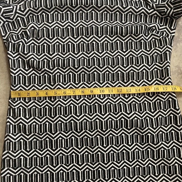 Banana‎ Republic Dress Womens Size 14 Knit Jacqua Short Sleeve Black White - Picture 3 of 10